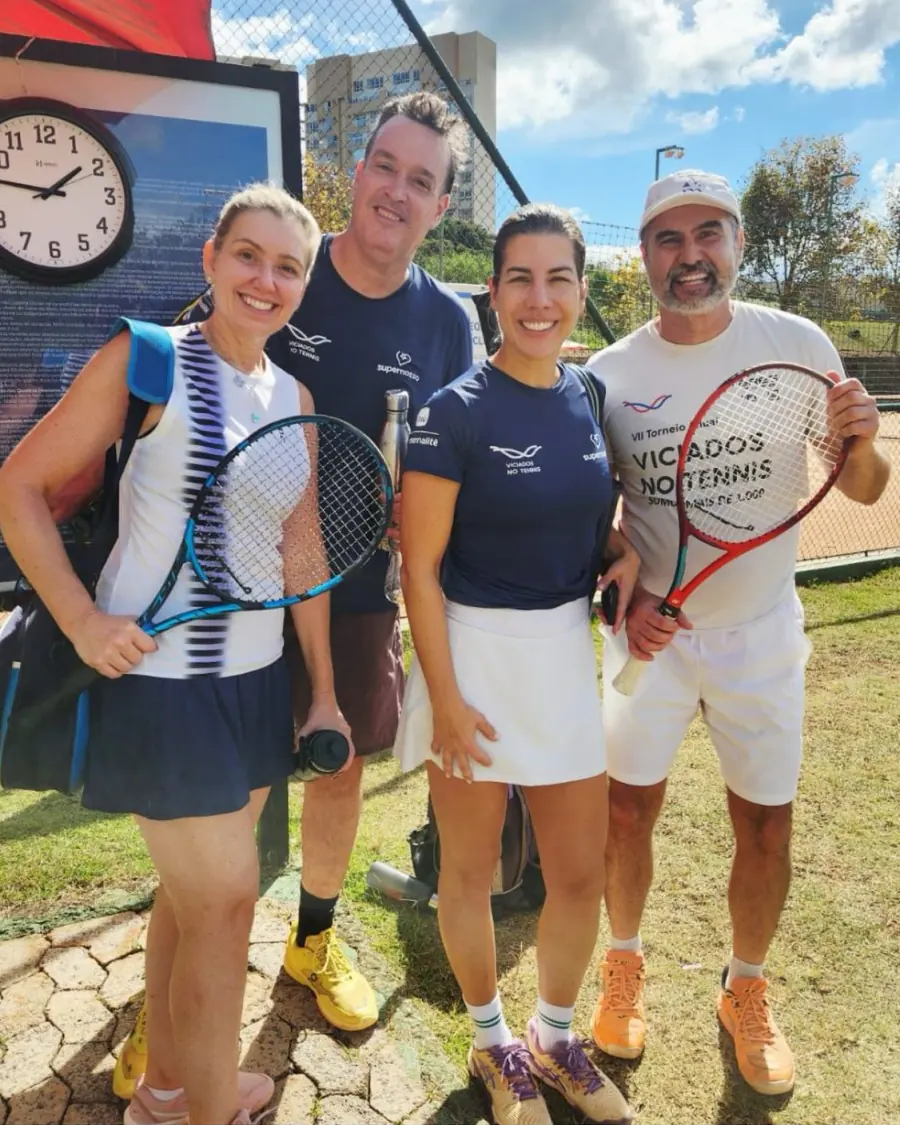 Tenistas do Viciados no Tennis em quadra